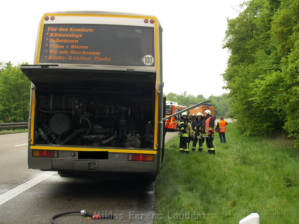 Feuer Reisebus im Kreuz Koeln Ost A3 auf die A4  P11.JPG